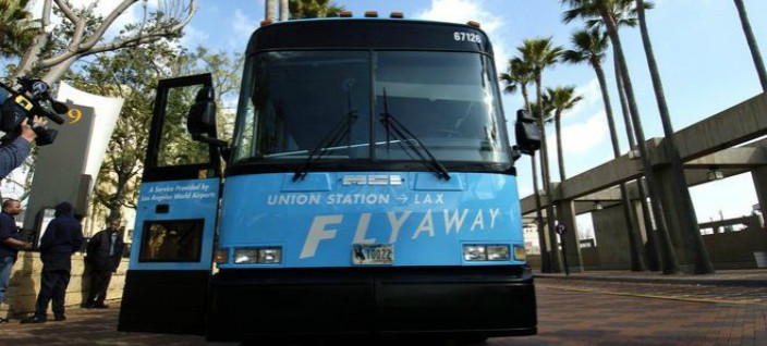 Flyaway bus photo provided by Tmiller Iawa